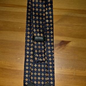 BOSS Men's Black and Gold Patterned Tie